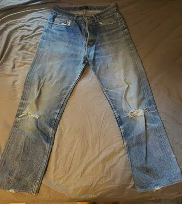 A.P.C. 데미지 가공 데님 MADE IN JAPAN