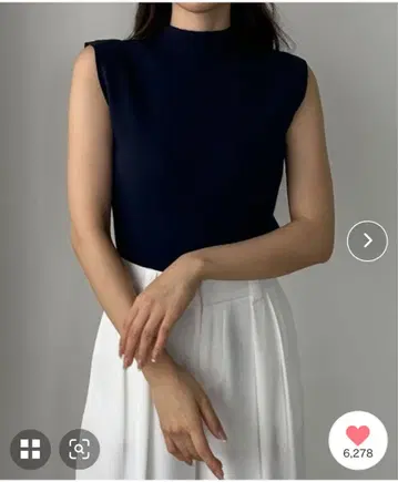 보틀넥 슬리브리스 리브 니트 네이비