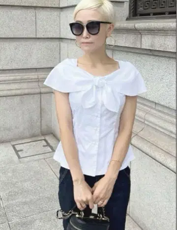 [ 완판템 ] JENNE 깅엄 체크 프렌치 리본 썸머 블라우스 화이트