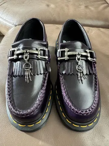 미사용 새상품 Dr. Martens Adrian Bone Snaffle