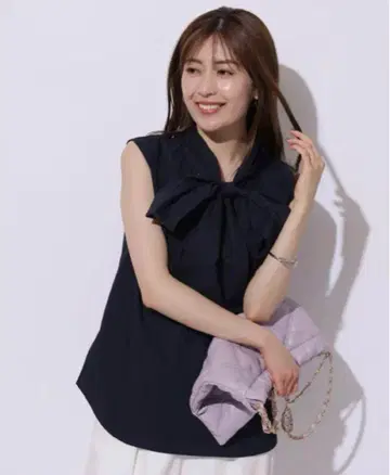 택 포함 새상품 아푸와이저 리셰 슬리브리스 블라우스 네이비 M