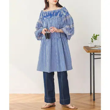hunch 캠브릭 보일 셔링 자수 튜닉 블루