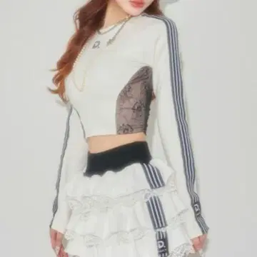 레이스 도킹 라인 크롭 상의