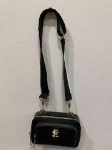 중고 정품 TOMMY HILFIGER 블랙 가죽 숄더백