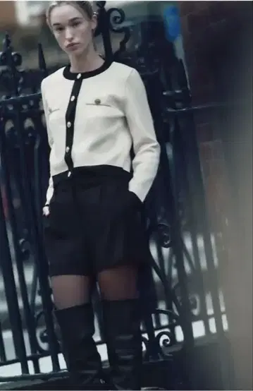 [ 택 포함 새상품 ] ZARA 골드 버튼 니트 자켓