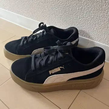 PUMA 스웨이드 블랙 화이트 스니커즈