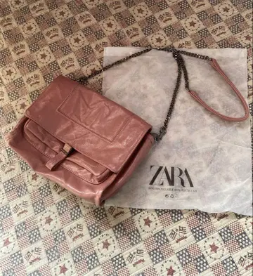 zara 체인과 가죽 스트랩이 달린 더스티 핑크 색상 백