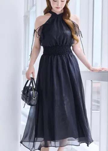 [ 새상품 택 포함 ] NICE CLAUP 아메스리 롱 원피스 무지 블랙