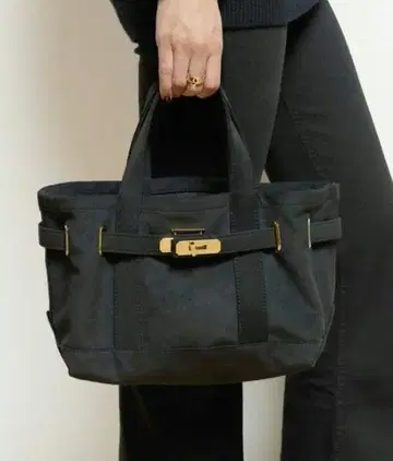 시타 파란티카 금장 장식 토트백 블랙 스웨이드 두지엠 클라세