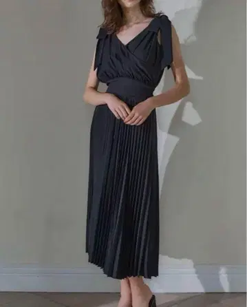 Riu Cachecoeur ribbon pleats dress black