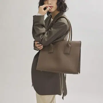 ADAM ET ROPE 경량 스퀘어 토트백