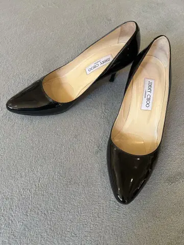 JIMMY CHOO 블랙 에나멜 하이힐