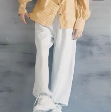 이번 시즌 맨투맨 배럴 팬츠