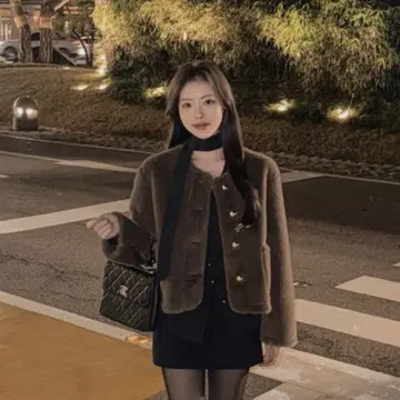 라운드넥 버튼 세미 크롭 자켓