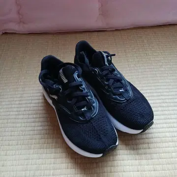 PUMA SOFTRIDE 블랙 스니커즈