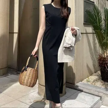 새상품급 아뉴앙스 스트레이트 턱컷 원피스 블랙 S