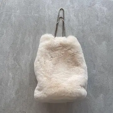 오데트 e 오딜 퍼 체인백 화이트