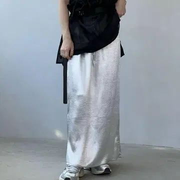 chuclla 새틴 샤이니 플레어 맥시 스커트