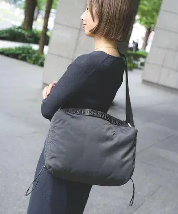 NOMADIS 크로스 바디백