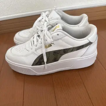 PUMA 화이트/카모플라쥬 스니커즈