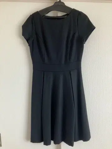 QUEENS COURT 블랙 반팔 원피스 사이즈 1