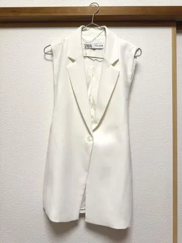 ZARA 사이드 슬릿 화이트 베스트 베스트 화이트 크림 오피스 캐주얼