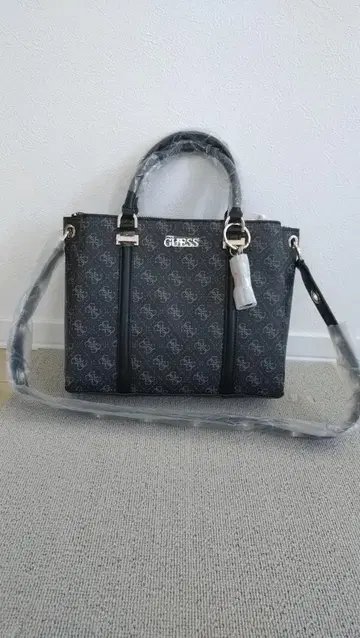 GUESS 블랙 핸드백 택 포함 새상품