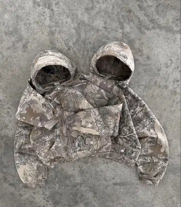 정품 [ AKIMBO ] ZIP-UP HOODIE - REALTREE