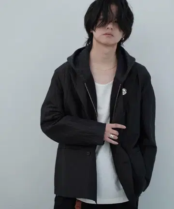 LIDNM TANKTOP MVS 레이어 탱크탑 CLEL 하레 루이스