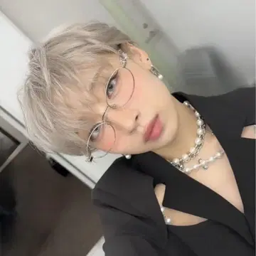 HANA JISOO(지수) MV 착용 디자인 안경 스톤 오벌