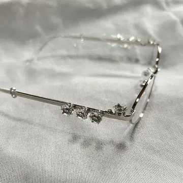 HANA JISOO (지수) MV 착용 디자인 안경 스톤 오벌