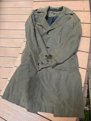어떤 아티스트 착용 rag & bone 트렌치코트 밀리터리 카키