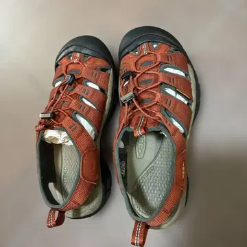 KEEN 오렌지 샌들