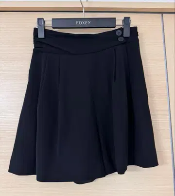 폭시 FOXEY 사이즈 38 숏팬츠 S 정도