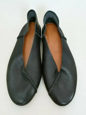 밤 라보키고시 천연 가죽 한 장으로 만든 플랫슈즈 블랙