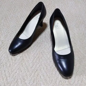 리즈라피네 블랙 컬러 가죽 펌프스 23.5cm 3E