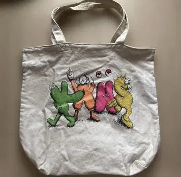 [ 당일 발송 ] 유니클로 x 카우스 토트백 UNIQLO KAWS