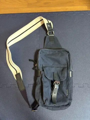 폴 스미스 네이비 숄더백