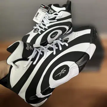 Reebok Classic 블랙/화이트 농구 신발