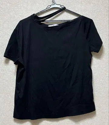 새상품급 COQULE 코쿠레 초커넥 블랙 반팔 티셔츠