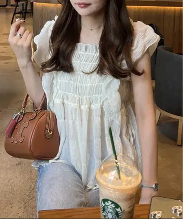 nelliy. 프릴 셔링 시어 블라우스
