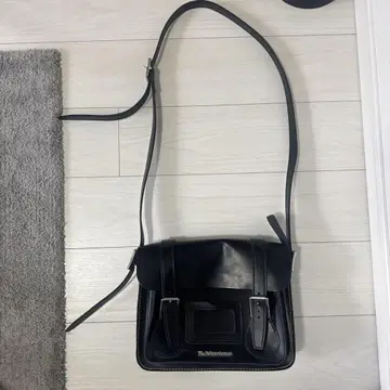블랙 플랩 숄더백