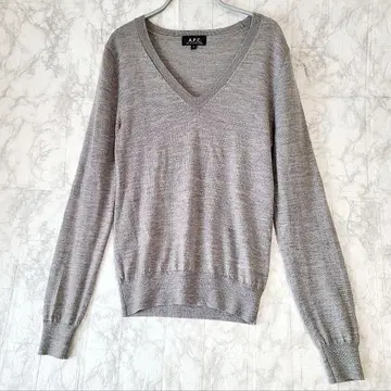 새상품급 A.P.C. 그레이 V넥 니트 얇은 소재 울100% S