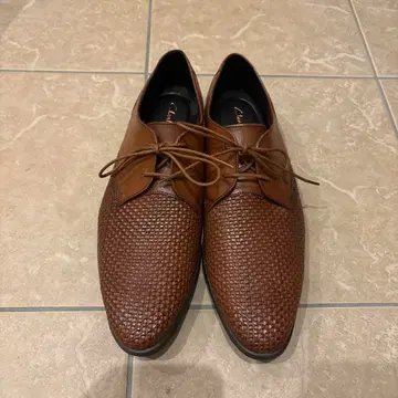 가격 대폭 인하 남성용 Clarks 브라운 가죽 신발 메쉬 디자인