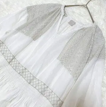 츠하루 바이 사만사 모스모스 자수 V넥 원피스 레이스