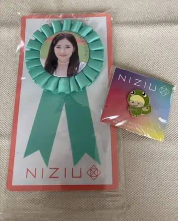 NiziU 마유카 로제트 캔뱃지 카멜레온 마유카 핀뱃지 세트