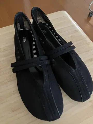 ZARA 메쉬 플랫슈즈