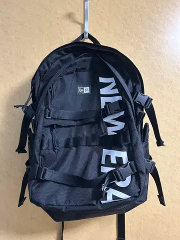NEW ERA 35L 블랙 로고 백팩