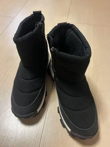블랙 경량 지퍼 부츠