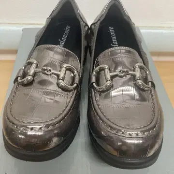 새상품 블랑코와르 방수 발수 초경량 비트 로퍼 23.5